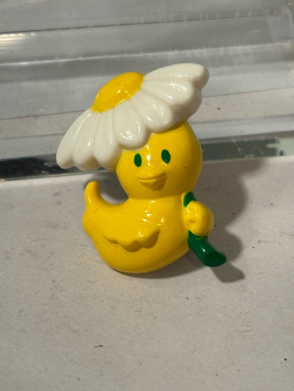 Vintage Avon Yellow Daisy-Hat Duck Pin